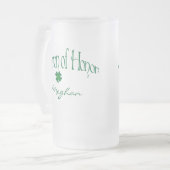 Gepersonaliseerde groene Shamrock MOH Beer Stein Matglas Bierpul (Voorkant links)