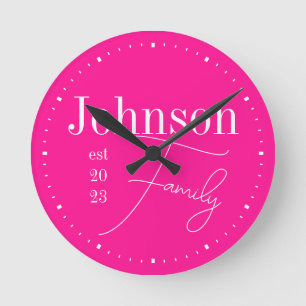 Gepersonaliseerde Hot Pink familienaam Ronde Klok