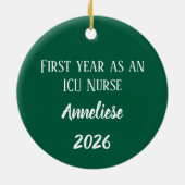 Gepersonaliseerde ICU Verpleegster Kerstmis Eerste Keramisch Ornament (Achterkant)