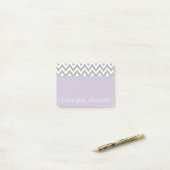 Gepersonaliseerde lavendel grijs Post It Notes (Op bureau)