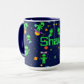 Gepersonaliseerde leuke aliens in de ruimte mok (Voorkant links)