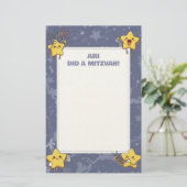 Gepersonaliseerde Mitswa Note Paarse juichende ste Briefpapier (Staand voorkant)