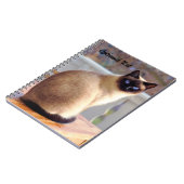 Gepersonaliseerde mooie Siamese kat met blauwe oge Notitieboek (Linkerzijde)