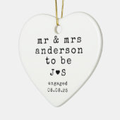 Gepersonaliseerde Mr. & Mrs. Typography Betrokken Keramisch Ornament (Links)