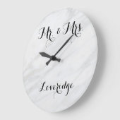 Gepersonaliseerde Mr. & Mrs White Gray Marble Grote Klok (Hoek)