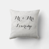 Gepersonaliseerde Mr. & Mrs White Gray Marble Kussen (Achterkant)