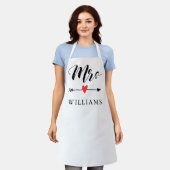 Gepersonaliseerde Mrs. met Heart en Arrow Schort (Gedragen)