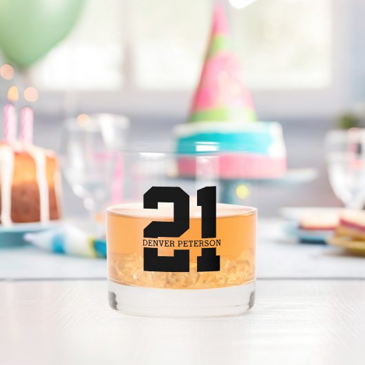 Gepersonaliseerde naam 21ste verjaardag Modern Whisky Glas (Insitu (Verjaardag))