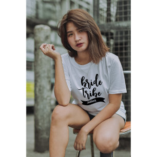 Gepersonaliseerde naam Ribbon Modern Script Bride  T-shirt