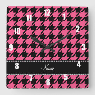 Gepersonaliseerde naam roze zwarte houndstooth vierkante klok