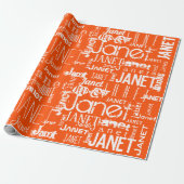 Gepersonaliseerde Naam Typografie Oranje Word Clou Cadeaupapier (Uitgerold)
