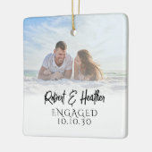 Gepersonaliseerde paar Afbeelding Verloving kerst Keramisch Ornament (Links)