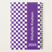 Gepersonaliseerde paarse en witte geruit 2025 planner (Achterkant)