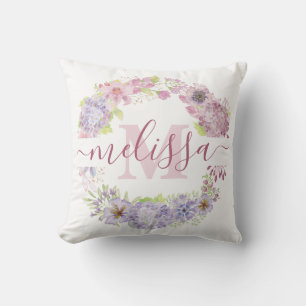 Gepersonaliseerde pastelkleurige hortensia krans kussen