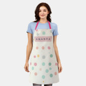 Gepersonaliseerde Pastelkleurige Macaron Stippenpa Schort (Gedragen)