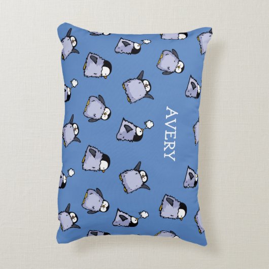 Gepersonaliseerde Penguin Chick Patroon Kwekerij K Accent Kussen (Achterkant (Verticaal))