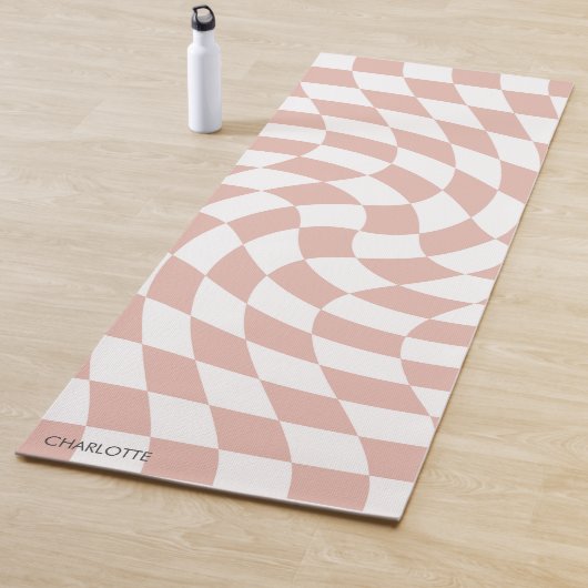 Gepersonaliseerde Retro Dusty Pink Wavy Checkered Yogamat (In situ)