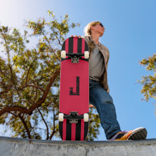 Gepersonaliseerde rood en zwart skateboard