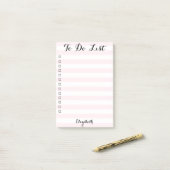 Gepersonaliseerde roze gestreepte checklist om te  post-it® notes (Op bureau)