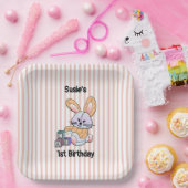 Gepersonaliseerde Roze Gestreepte Kwekerij Art - B Papieren Bordje (Feest)