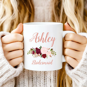 Gepersonaliseerde roze Marsala Floral Bridesmaid Koffiemok