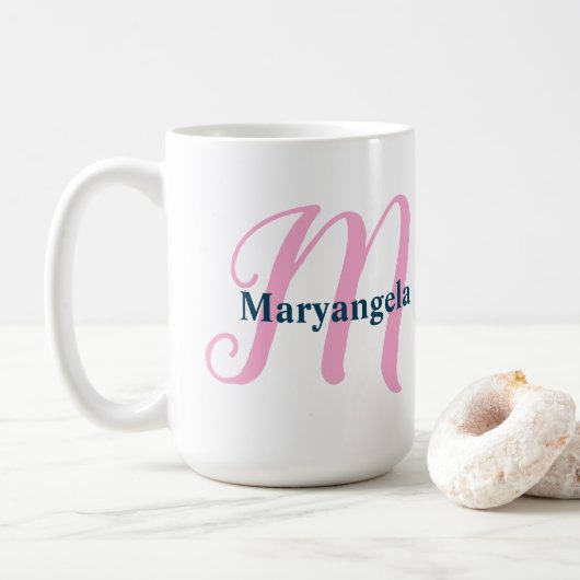 Gepersonaliseerde Roze Monogram Letter M Aangepast Koffiemok (Met donut)