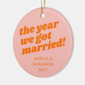 Gepersonaliseerde roze Sinaasappel eerste kerst Ge Keramisch Ornament (Links)