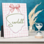 Gepersonaliseerde Scarlett Baby Girl Nursery Gingh Fotoplaat (Zijkant)