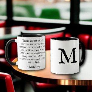 Gepersonaliseerde Schrift 1 Johannes 5:13 Monogram Mok