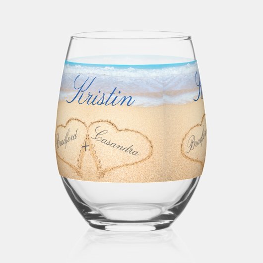 Gepersonaliseerde strand bruiloft harten in zand g wijnglas zonder voet (Voorkant)