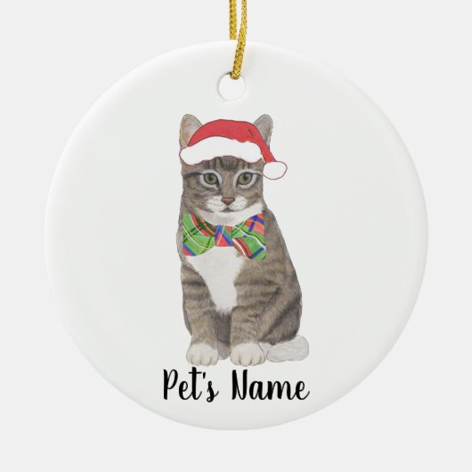 Gepersonaliseerde Tabby Cat (Grey) Santa Hat & Bow Keramisch Ornament (Voorkant)