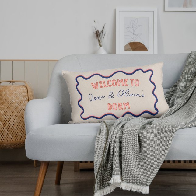 Gepersonaliseerde trendy roze hand getrokken slaap accent kussen (Accent your dorm with this trendy, custom roommate pillow!)