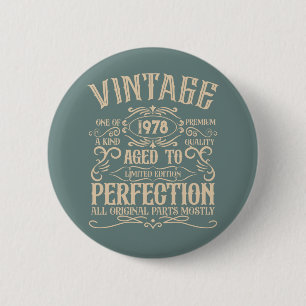 Gepersonaliseerde verjaardagswhiskey label thema ronde button 5,7 cm