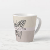 Gepersonaliseerde vlinder naam monogram latte mok (Rechterhoek)