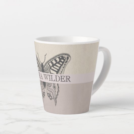 Gepersonaliseerde vlinder naam monogram latte mok (Rechterhoek)