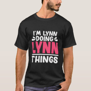 Gepersonaliseerde voornaam Ik ben Lynn Doing Lynn T-shirt