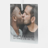 Gepersonaliseerde vrolijkheid en getrouwde Kerstmi Glas Ornament (Voorkant links)