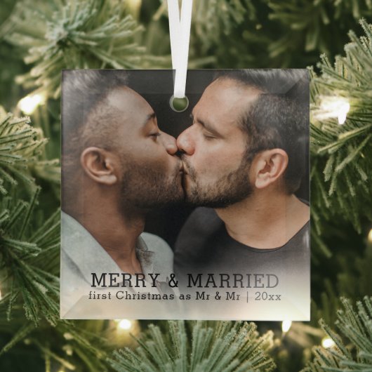 Gepersonaliseerde vrolijkheid en getrouwde Kerstmi Glas Ornament (Insitu)