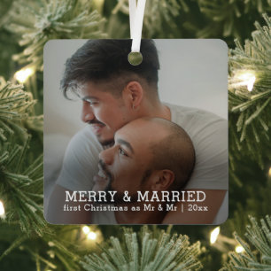 Gepersonaliseerde vrolijkheid en getrouwde Kerstmi Metalen Ornament