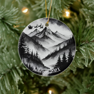 Gepersonaliseerde Waterverf Santa over Mountains Keramisch Ornament