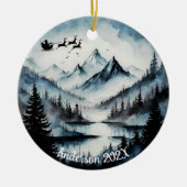 Gepersonaliseerde Waterverf Santa over Mountains Keramisch Ornament (Voorkant)