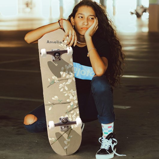 Gepersonaliseerde  witte bloemen skateboard