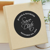 Gepersonaliseerde zwart-wit bruiloft Save the Date Ronde Sticker