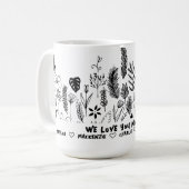 Gepersonaliseerde zwart-wit wilde bloem en tekst koffiemok (Voorkant links)