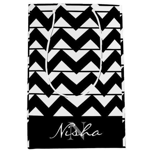 Gepersonaliseerde zwart-witte Chevron Stripe Medium Cadeauzakje (Voorkant)