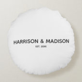 Gepersonaliseerde zwarte witte paren naam datum br rond kussen (Achterkant)