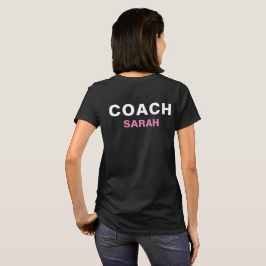 Gepersonaliseerde zwarte zwarte coachroze tekst T- T-shirt (Achterkant volledig)