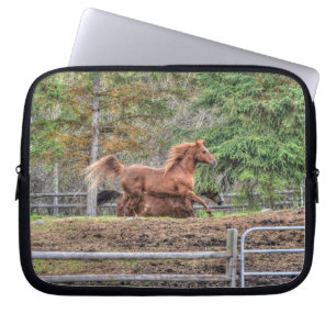 Gepiriseerde Dun-Pony en Chestnut Ranch Horse Raci Laptop Sleeve
