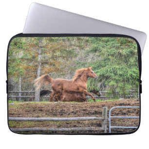 Gepiriseerde Dun-Pony en Chestnut Ranch Horse Raci Laptop Sleeve