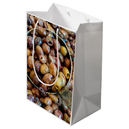 Gepitte en gekruide zwarte Leccino Olijven Medium Cadeauzakje (Achterkant Gekanteld)